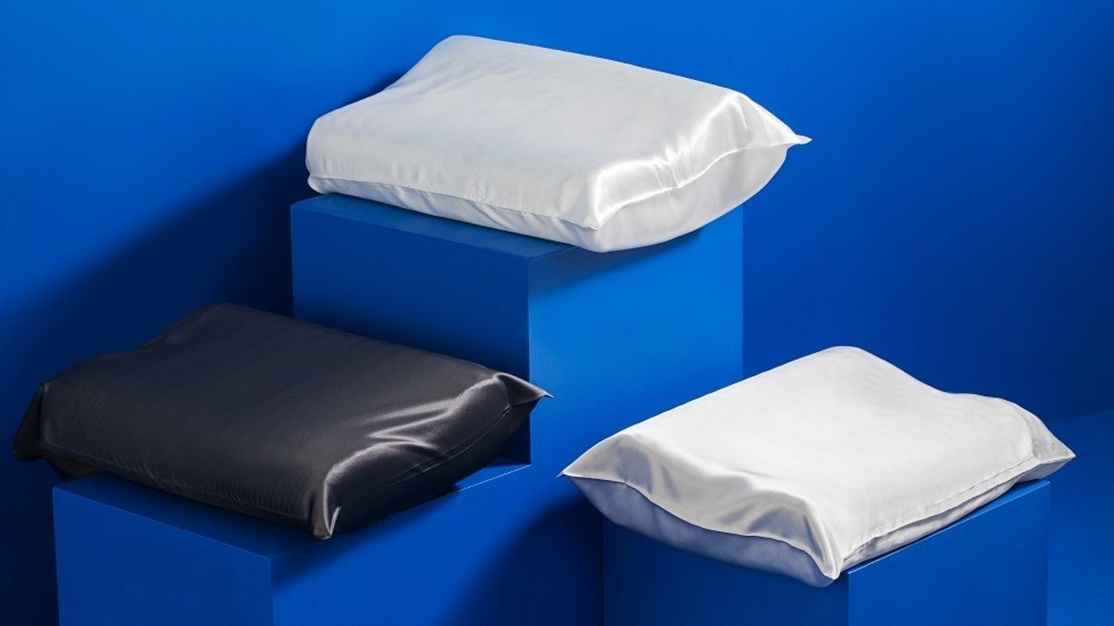 9 Reasons Why A Silk Pillowcase Is Good For You 9 Reasons Why A Silk Pillowcase Is Good For You